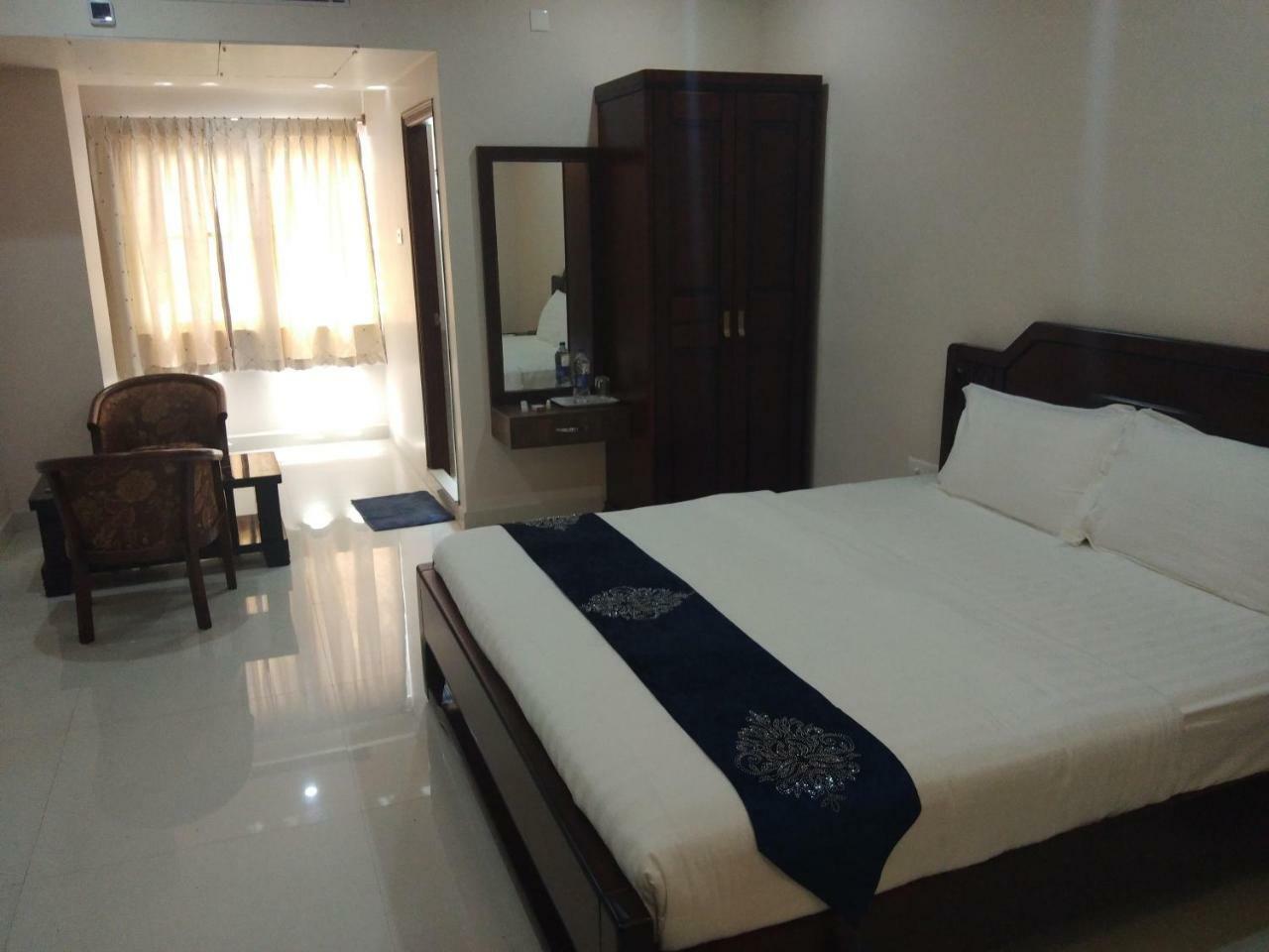 Jnr Grand 호텔 Madanapalle 외부 사진