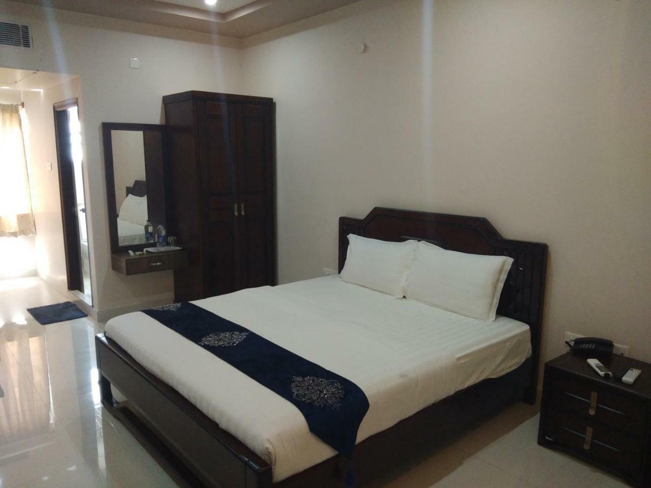 Jnr Grand 호텔 Madanapalle 외부 사진