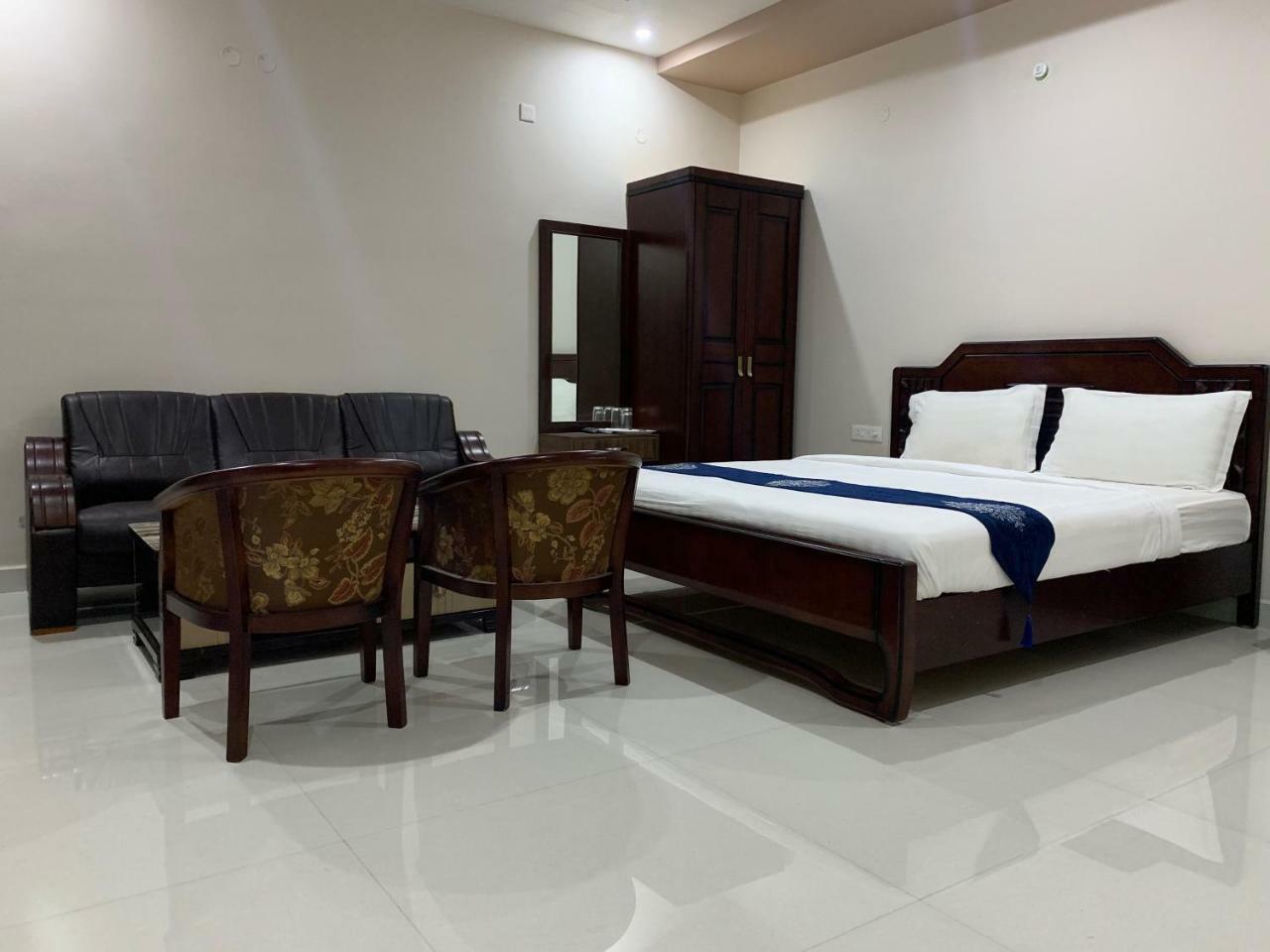 Jnr Grand 호텔 Madanapalle 외부 사진