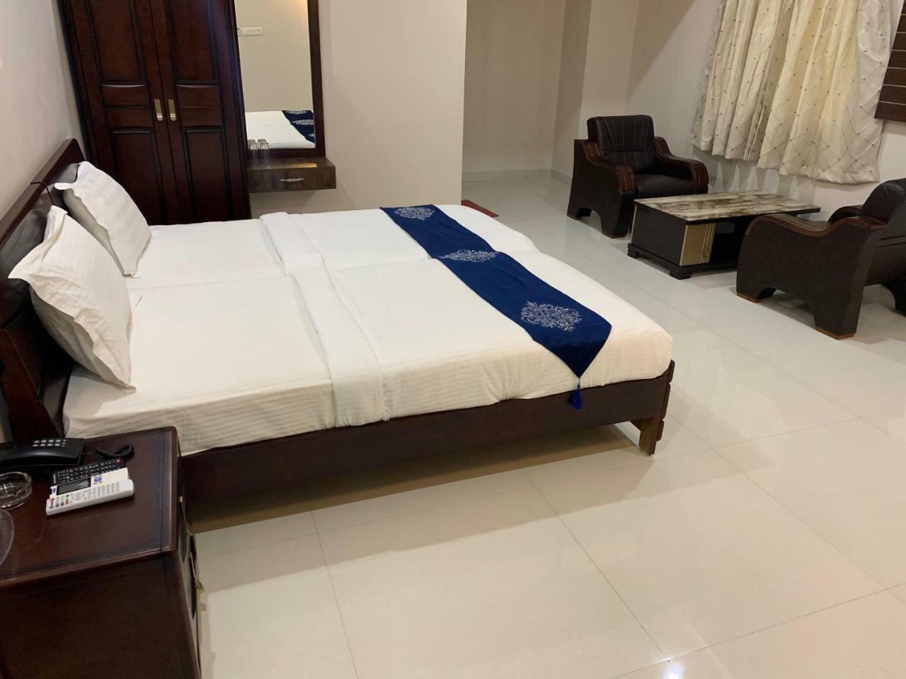 Jnr Grand 호텔 Madanapalle 외부 사진